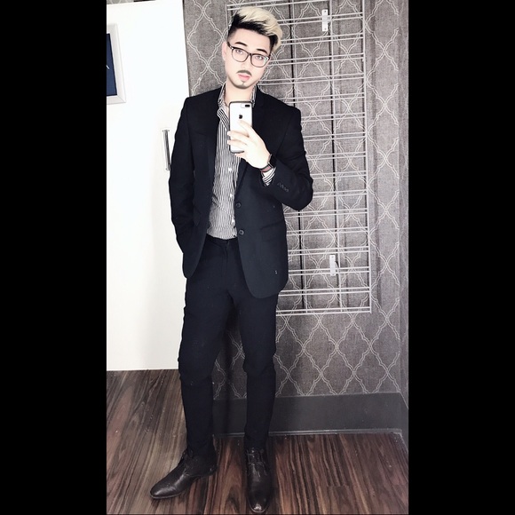Profile Picture of Kelvin Pham (@kelvin_aj_pham) on Poshmark