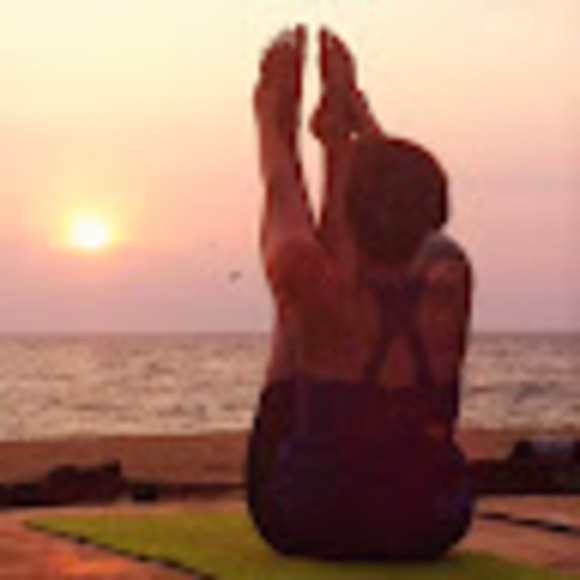 Profile Picture of Rachel Lauderbaugh (@yogaliebe1) on Poshmark