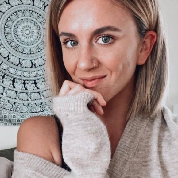 Profile Picture of Katie Hartge (@khartge5) on Poshmark