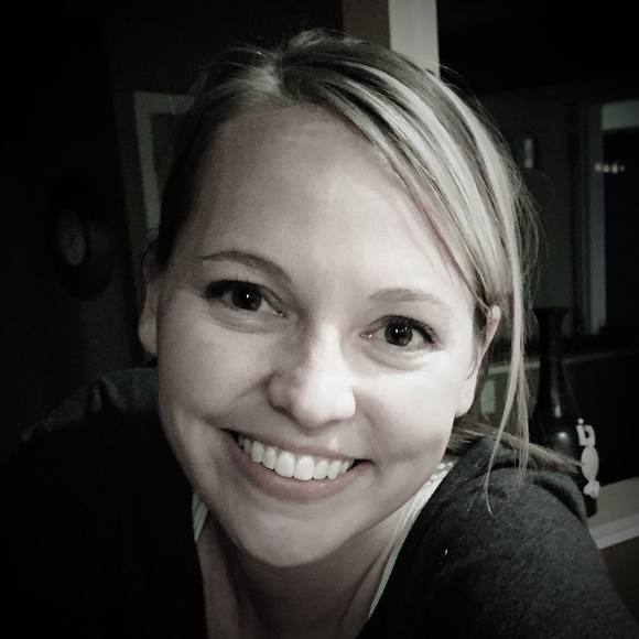 Profile Picture of Toni Feickert (@tonifeickert) on Poshmark