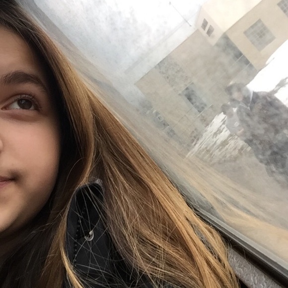 Profile Picture of Lauren Langreck (@lauren6228) on Poshmark