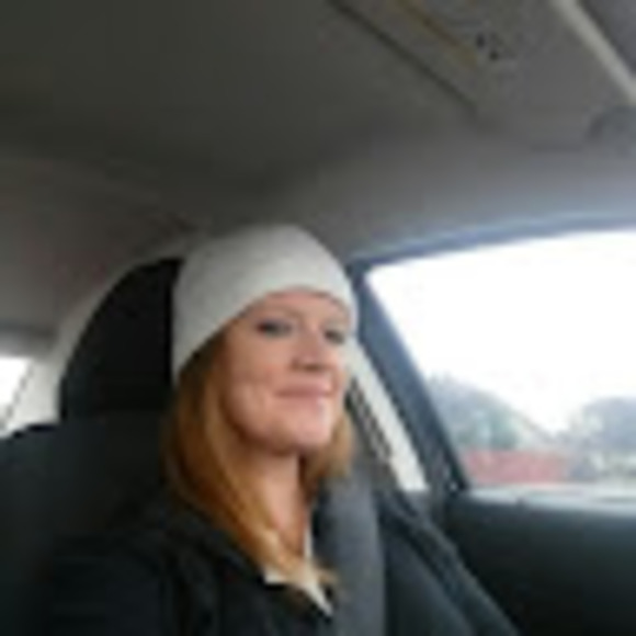 Profile Picture of Lynn Moxon (@dlmoxon675) on Poshmark