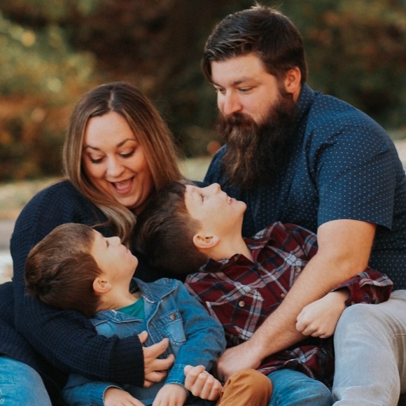 Profile Picture of Amanda Hughes (@amandagilbert15) on Poshmark