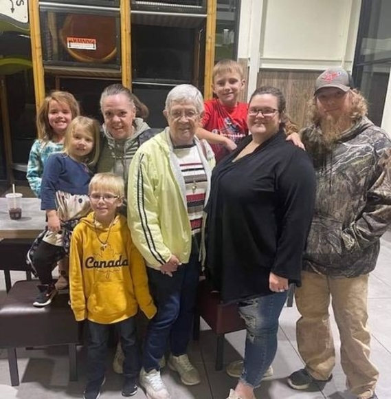 Profile Picture of Lisa Wilmott (@lmwsmith16) on Poshmark