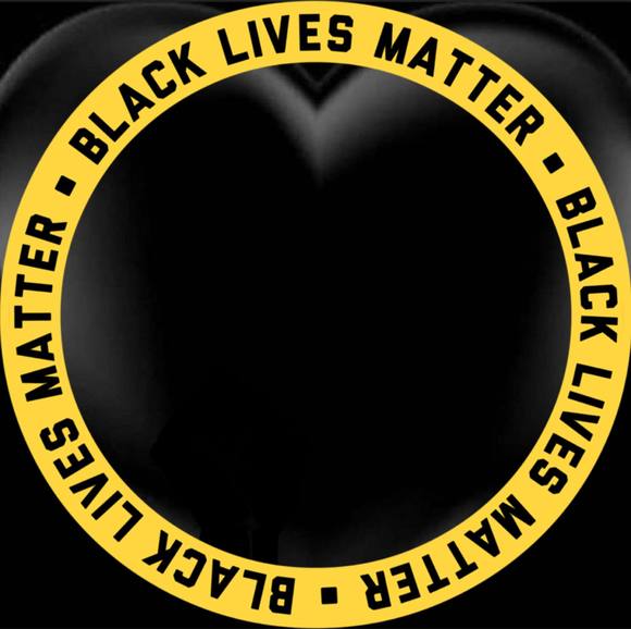 Profile Picture of Danielle Swiney (@1231108) on Poshmark