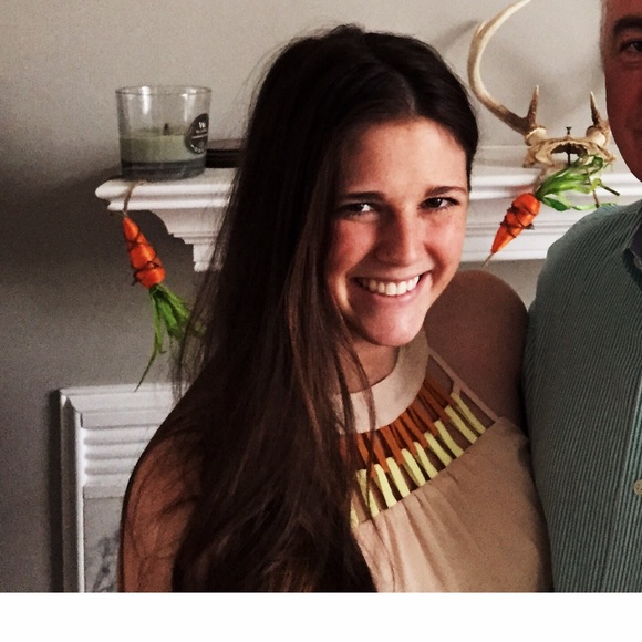 Profile Picture of Caitlin Mullins (@caitmullins3) on Poshmark