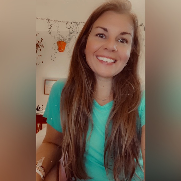 Profile Picture of Kelly Svitek (@kellysvitek83) on Poshmark