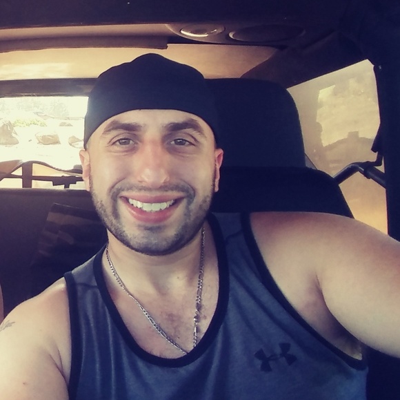 Profile Picture of Chris Debonet (@cdebonet) on Poshmark