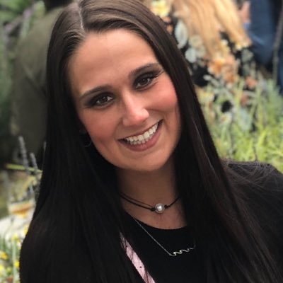 Profile Picture of Danielle Cairns (@teacher4life94) on Twitter