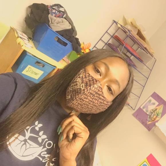 Profile Picture of Alleyesia Lorrainne (@brooklynxx2) on Poshmark