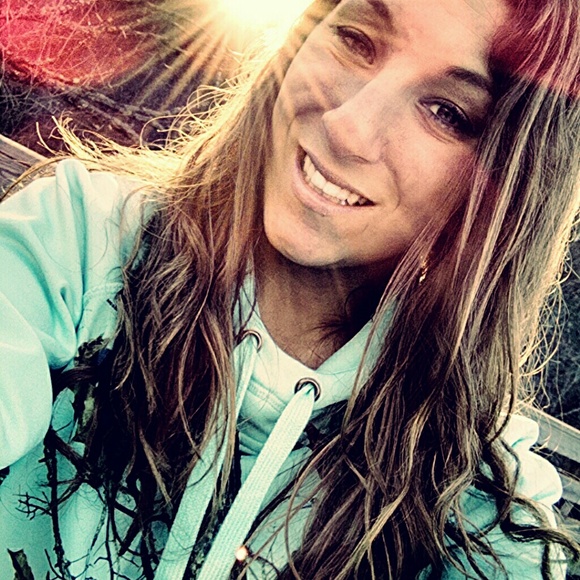 Profile Picture of Sierra Jalowitz (@sierraschindler) on Poshmark