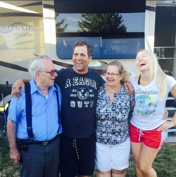 Profile Picture of Jerry Oppat (@jerryoppat) on Poshmark