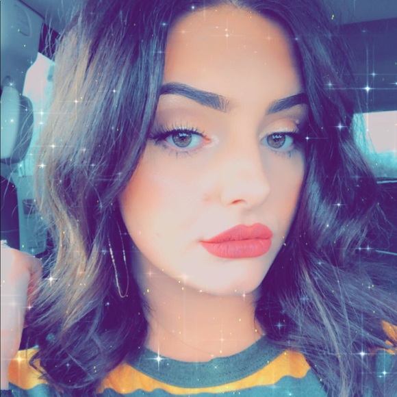 Profile Picture of Sydney Prothro (@sydalywill) on Poshmark