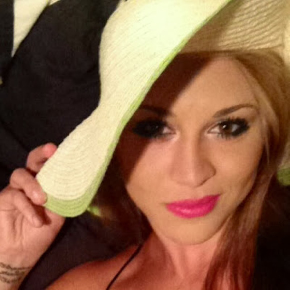 Profile Picture of Annie Tomich (@annietomich) on Poshmark