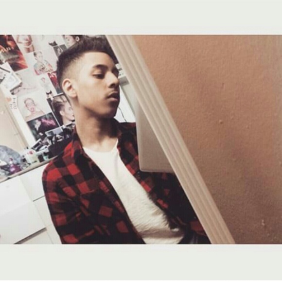 Profile Picture of Felix Rivera (@felix_16_8) on Poshmark