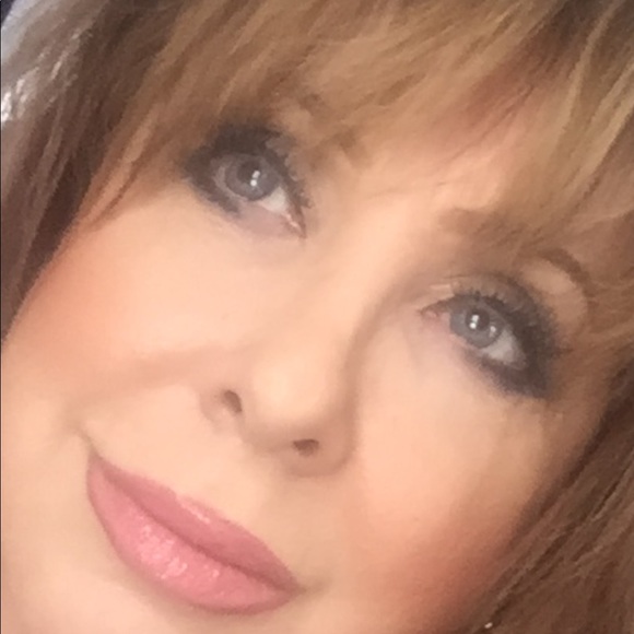 Profile Picture of Ruby Richardson (@ruby_richardson) on Poshmark
