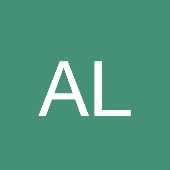 Profile Picture of Aislan Leetch (@aislanleetch) on Poshmark