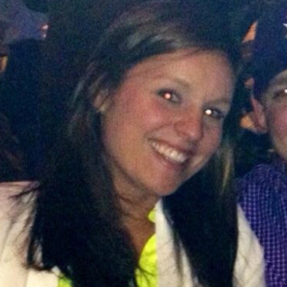 Profile Picture of Katie Webre (@kkwebre) on Poshmark
