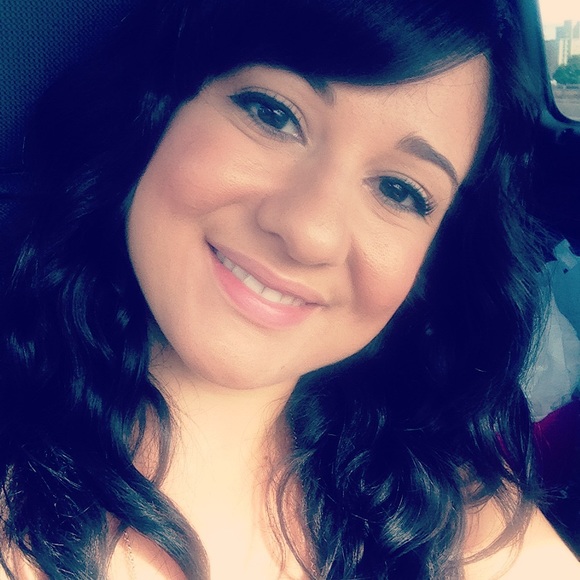 Profile Picture of Chrisoula Vahidi (@chrisoulavahidi) on Poshmark