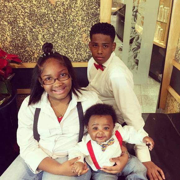 Profile Picture of Andrea Barron (@plumboe) on Poshmark