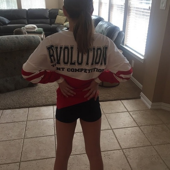 Profile Picture of Samantha Millen (@sammmymillen) on Poshmark