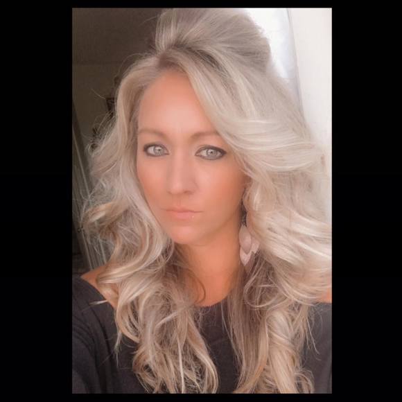 Profile Picture of Shawna Royer (@shawnamomma2) on Poshmark