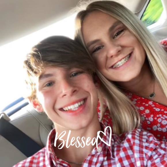 Profile Picture of Arin Louallen (@arinlouallen) on Poshmark