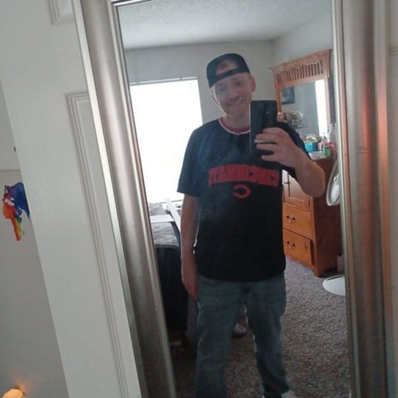 Profile Picture of Brendon Hahn (@fedexbman) on Poshmark