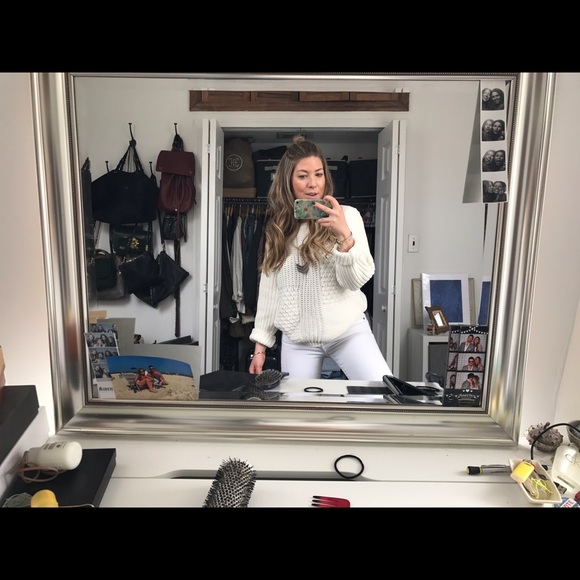 Profile Picture of Alexandra Moorhead (@alzy_m) on Poshmark