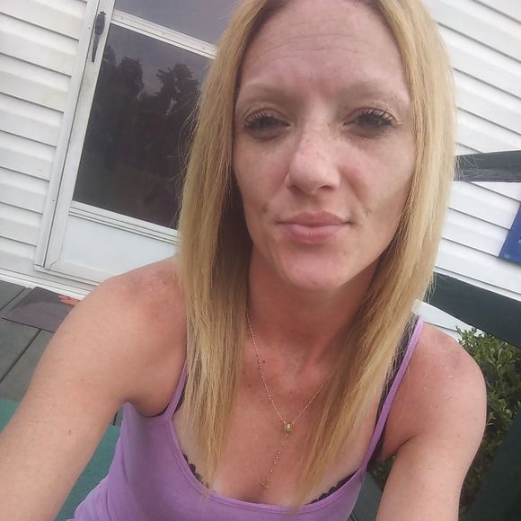 Profile Picture of April Goree (@thatgirlapril85) on Poshmark