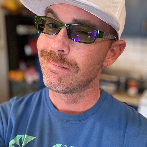 Profile Picture of Dustin Buesser (@rhyth3m7) on Poshmark