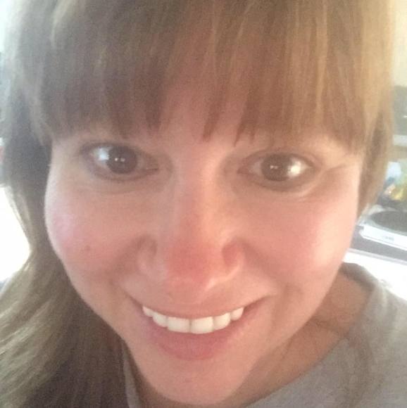 Profile Picture of Danielle Perreault (@daniellelayn) on Poshmark