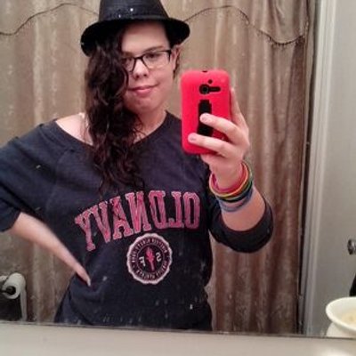 Profile Picture of Jessie C. (@JessicaColley9) on Twitter