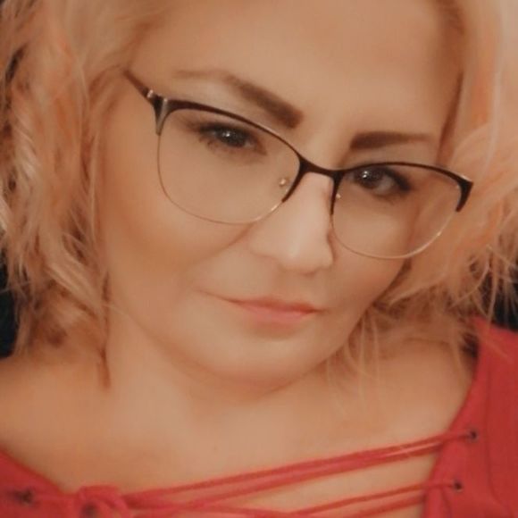 Profile Picture of Tanya Sinclair (@tanya_sinclair) on Poshmark