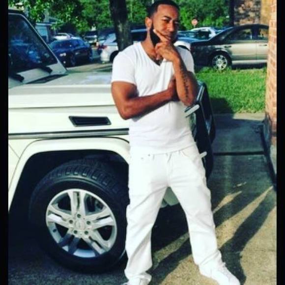 Profile Picture of Tyrone Singleton (@cut2tbone) on Poshmark