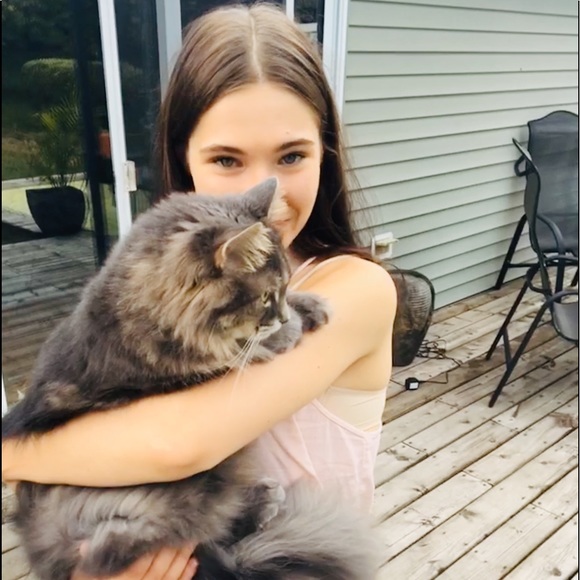 Profile Picture of Paige Fear (@paigefear12) on Poshmark