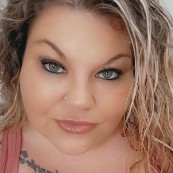 Profile Picture of Savannah Hobbs (@savannahhobbs20) on Poshmark