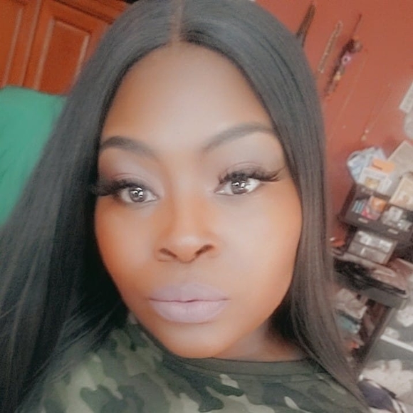 Profile Picture of Bianca Paul (@bianca_paul) on Poshmark