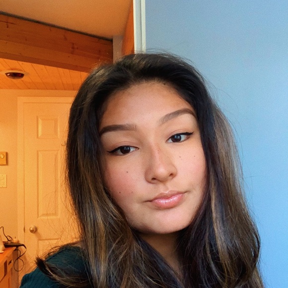 Profile Picture of Jessica Peters (@jjesspeters) on Poshmark