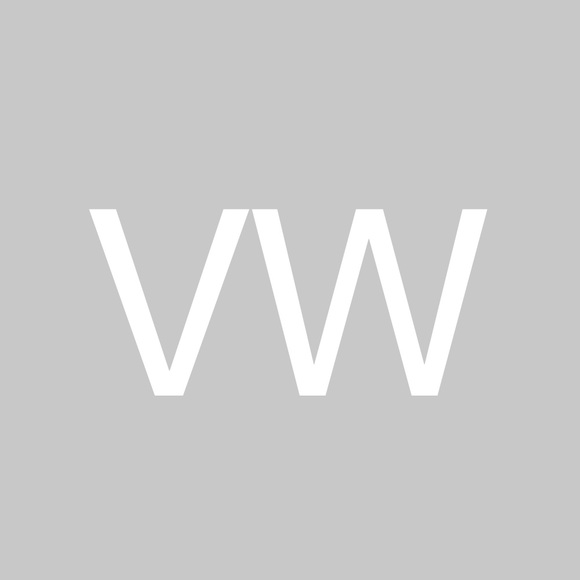 Profile Picture of Viola Wittmer (@bobberollie) on Poshmark