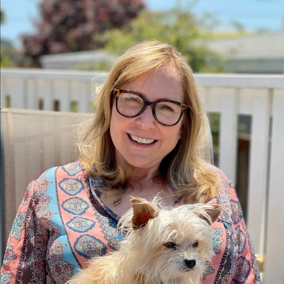 Profile Picture of Catherine Perrin (@cperrin53) on Poshmark