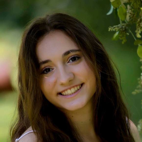 Profile Picture of Maya Rubinstein (@mayarubinstein) on Poshmark
