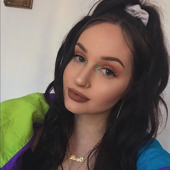 Profile Picture of Leah Stodart (@leahstodart) on Poshmark