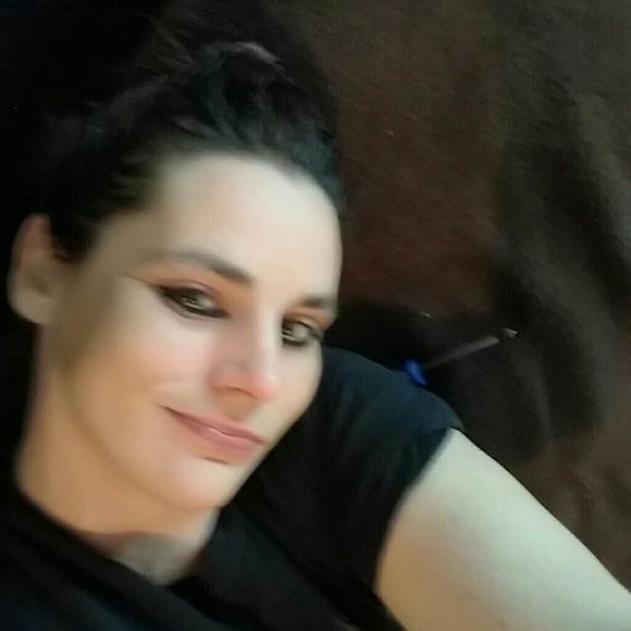 Profile Picture of Kim Key (@kimkey469) on Poshmark