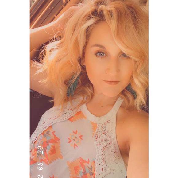 Profile Picture of Amber Shavor (@ambershay) on Poshmark