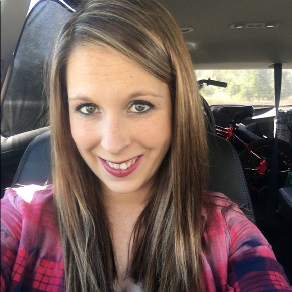 Profile Picture of Allison Wilcox (@awilcox492) on Poshmark