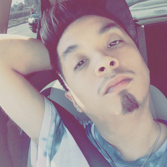 Profile Picture of Cresencio Lara (@cresenciolara) on Poshmark