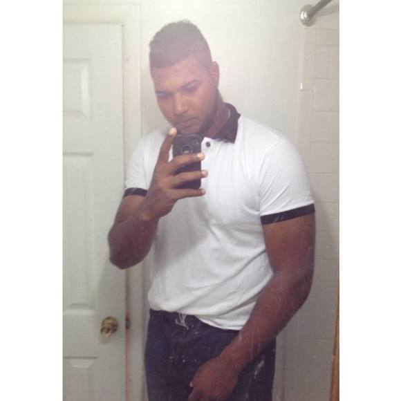 Profile Picture of Juaner Aguasvivas (@aguasvivas_70) on Poshmark