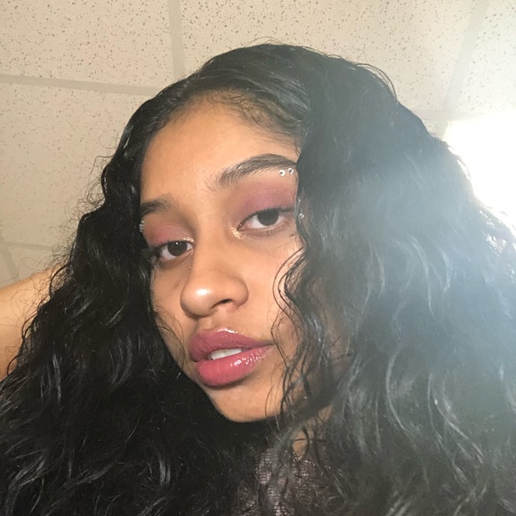 Profile Picture of Christy Lara (@cvlone) on Poshmark