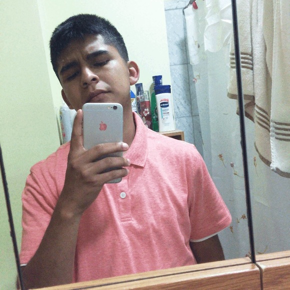 Profile Picture of William Aviles (@willyyy_10) on Poshmark